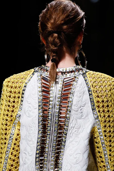 Look 17